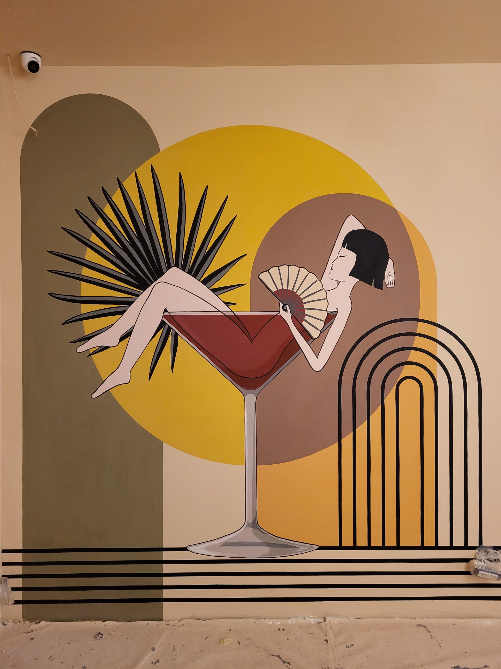 Mural u restoranu, devojka u čaši - walls by natasa