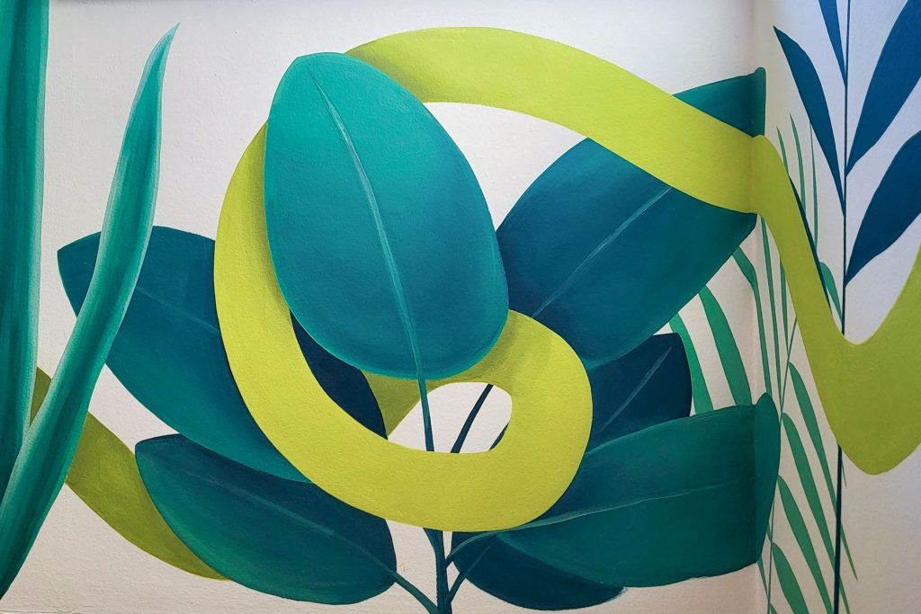 Detalj murala sa biljnim motivima u kancelariji