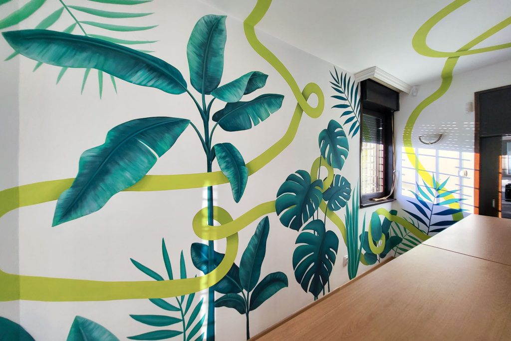 Mural preko zidova kancelarije sa motivima biljaka